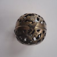 Ажурен бронзов свещник топка  маркиран , снимка 3 - Декорация за дома - 43559678
