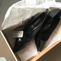 Нови, снимка 1 - Дамски обувки на ток - 43999637