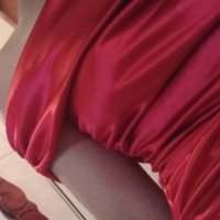 НОВА Елегантна Червена рокля размер Л, снимка 4 - Рокли - 43301898