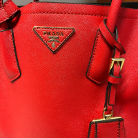 Чанта червена Prada, снимка 2 - Чанти - 44872594