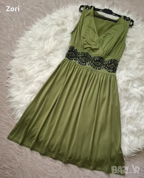 ИЗКЛЮЧИТЕЛНО КРАСИВА зелена рокля с черни пайети, снимка 1