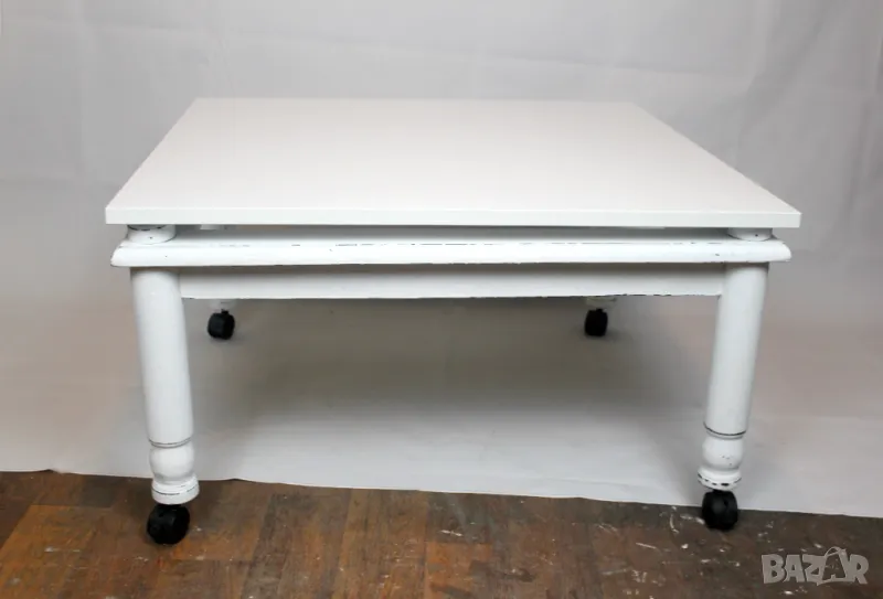 Голяма бяла холна масичка, снимка 1