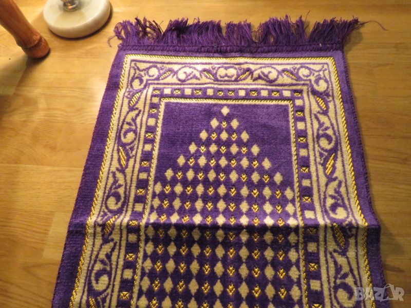 детско турско молитвено килимче, килимче за молитва за Намаз виолетов фон с красиви златни мотиви, снимка 1
