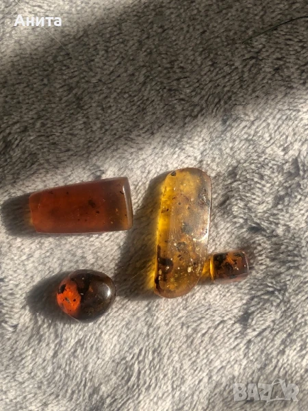 Натурални Бирмански кехлибари с включения, снимка 1