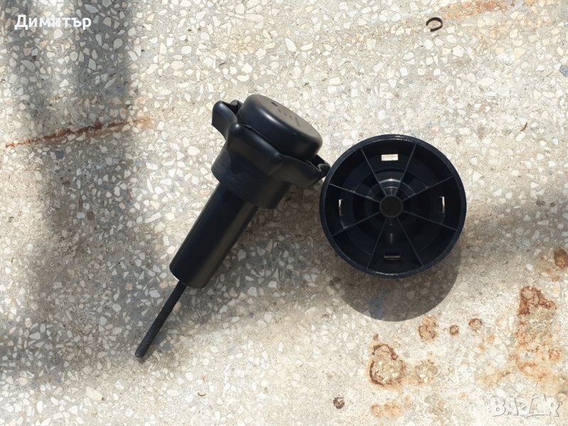 Оригинален захват-болт за закрепване на резервната гума от Ауди., снимка 1