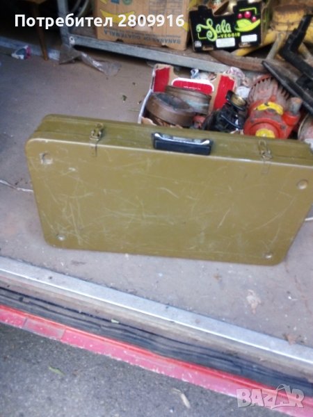Стар метален военен куфар , снимка 1