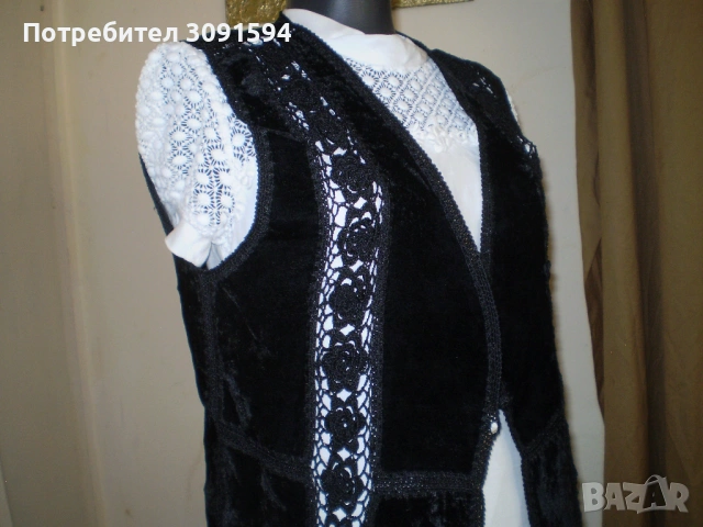   Дамско елече черно копринено кадифе  с мотиви плетени на една кука