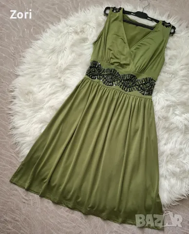 ИЗКЛЮЧИТЕЛНО КРАСИВА зелена рокля с черни пайети, снимка 1