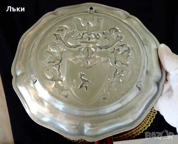Калаена чиния с рицарски семеен герб,калаена сватба. , снимка 4 - Антикварни и старинни предмети - 52776570