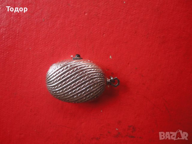 Швейцарски дамски часовник Royal медальон висулка 