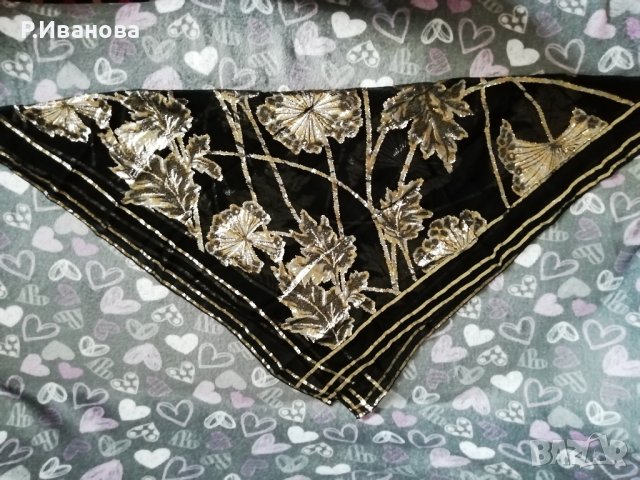 Оригинален дамски шал, снимка 4 - Шалове - 40581572