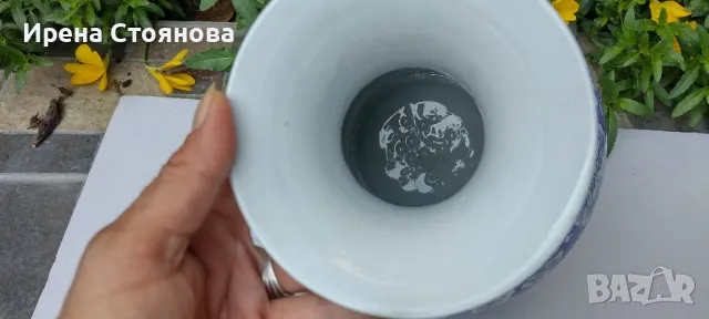 Голяма китайска ваза. Ръчно рисувани флорални елементи в бяло и синьо. , снимка 13 - Декорация за дома - 47321266