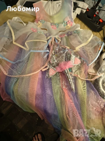 Сладка рокля с еднорог и изящни аксесоари с еднорог. 5-6 год, снимка 2 - Детски рокли и поли - 50578384