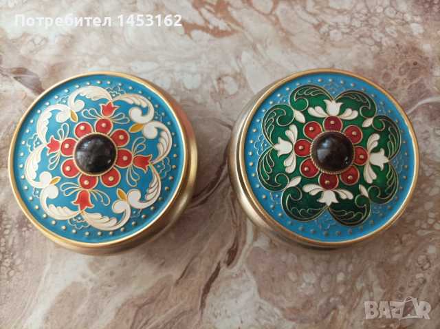 Старинни руски пудриери