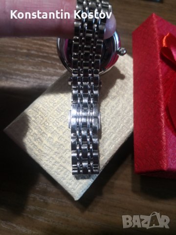 Оригинален дамски часовник Emporio/Armani, снимка 4 - Луксозни - 37526720