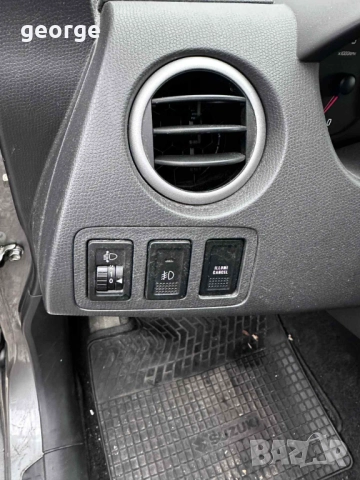 Suzuki Swift 1.3 DDIS Дизел Клима 2006 г, снимка 9 - Автомобили и джипове - 51919893