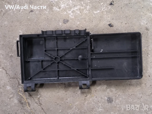 Капак бушониера за Голф 4 Ауди А3 Сеат Шкода Бора VW Golf 4 Audi A3 Seat Skoda Bora 1J0937550, снимка 2 - Части - 50678141