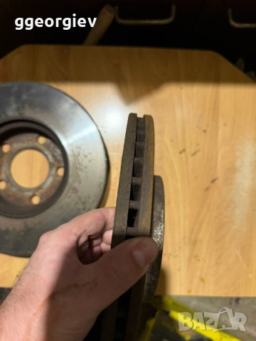 Предни спирачни дискове за Passat B5, снимка 3 - Части - 53478662