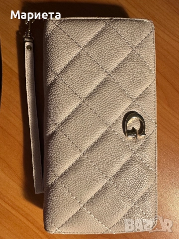 Дамско портмоне Guess