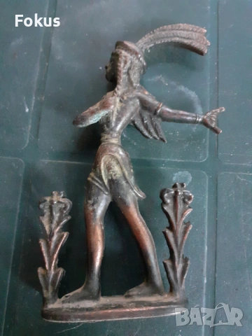 Малка метална фигура статуетка индианец