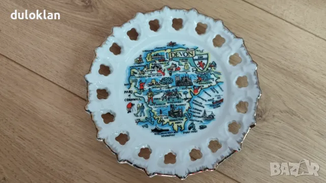 Красива декоративна чиния от Девън Англия.