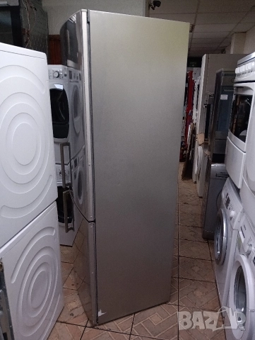 Иноксов комбиниран хладилник с фризер Бош Bosch Total No Frost с 2 години гаранция!, снимка 8 - Хладилници - 52579986