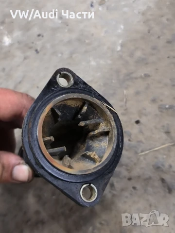 Фланец термостат за Голф 4 Ауди А3 Сеат Шкода VW Golf 4 Audi A3 Seat Skoda Bora 038121121, снимка 2 - Части - 50921268