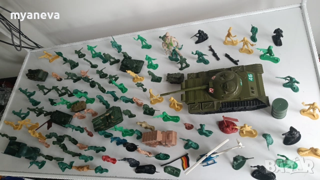 Стари играчки, войници, танкове и други екшън фигури , снимка 12 - Фигурки - 53454971