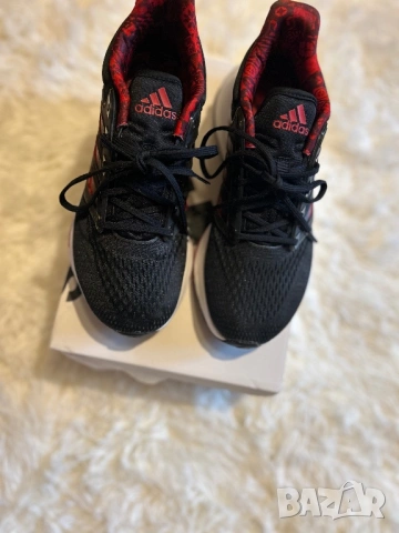 Дамски маратонки Adidas, снимка 4 - Маратонки - 53212641