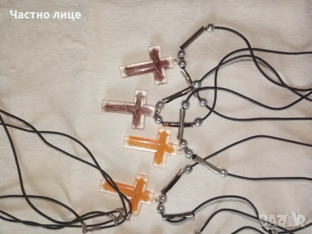 Медальони пластмасови кръстчета 15бр.,1бр.-1лв., снимка 2 - Колиета, медальони, синджири - 48346291