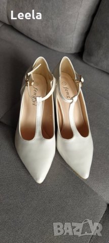 Бели лачени обувки, снимка 2 - Дамски обувки на ток - 28885600