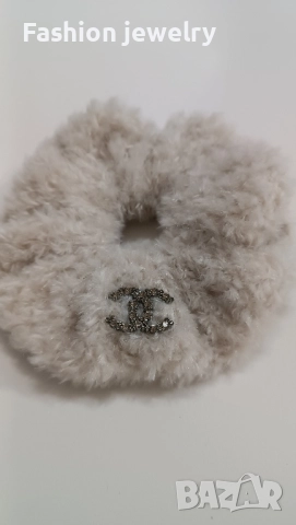 Скрънчита Chanel, снимка 2 - Аксесоари за коса - 52447979