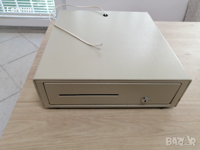 Касово чекмедже към касов апарат