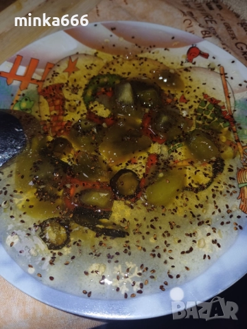 Домашно сладко от киви и люти чушки халапеньо.