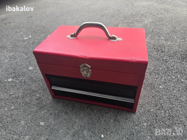Метален куфар с чекмеджета 