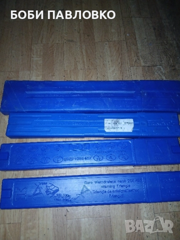 Оргинален авариен триъгълник бмв нов, снимка 8 - Аксесоари и консумативи - 51964725