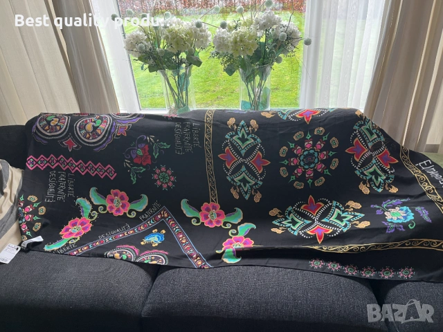 Уникален шал на Desigual , снимка 2 - Шалове - 53571642