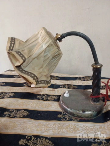 Винтидж настолна лампа