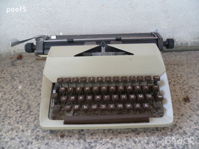 Пишеща машина , снимка 2 - Антикварни и старинни предмети - 43853588