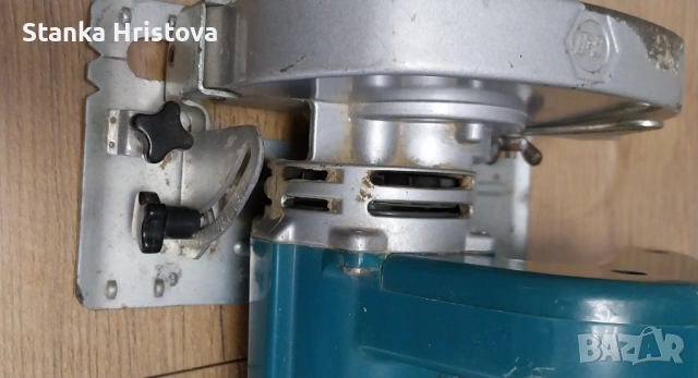 Електрически ръчен циркуляр Black Decker. , снимка 4 - Други инструменти - 52091346