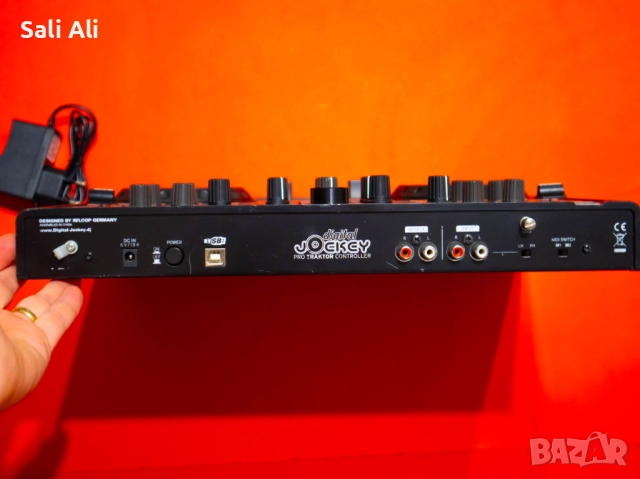 Reloop Digital Jockey 2 Interface Edition DJ контролер аудио интерфейс, снимка 2 - Ресийвъри, усилватели, смесителни пултове - 51802380