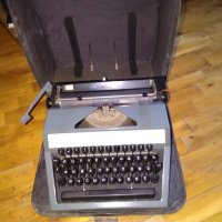 Пишеща машина от соца Москва нова в кожен калъф 1973г., снимка 2 - Антикварни и старинни предмети - 43765155