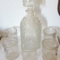 Красив стъклен комплект за вино - гарафа + 5 чаши, снимка 1 - Антикварни и старинни предмети - 32646077
