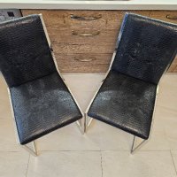 Стол с имитираща кожа от крокодил и метална конструкция , снимка 1 - Столове - 43355120