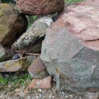 Червени камъни от ограда , снимка 3 - Строителни материали - 33000545