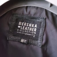 Черно късо яке естествена кожа Bershka, снимка 2 - Якета - 35160854