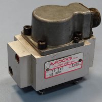 Серво клапан MOOG 10 GPM flow control servo valve 2-stage 210Bar, снимка 1 - Резервни части за машини - 37998790