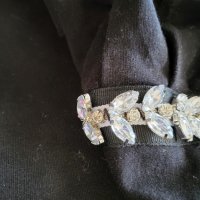 Маркова блуза с кристали по ръкавите , снимка 3 - Блузи с дълъг ръкав и пуловери - 38102096