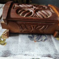 Стара дървена кутия за бижута с дърворезба, снимка 2 - Други ценни предмети - 36854266