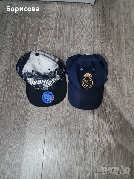 Шапки с козерка, снимка 1